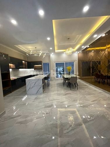 Bán nhà mặt tiền đường Bùi Viện - Quận 1/, Ngang lớn - giá đầu tư