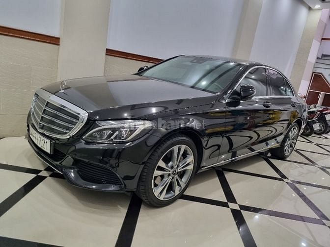Mercedes C250 Exclusive màu đen, sx cuối 2018