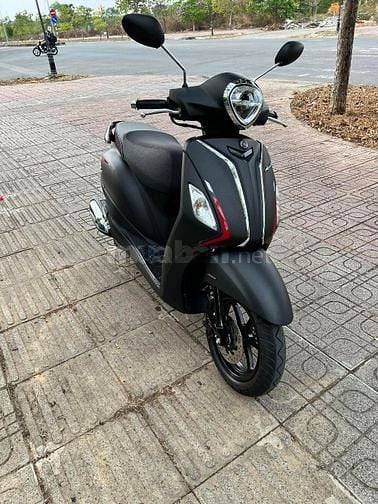 Bán xe Grande bản giới hạn màu đen đi 13.500km