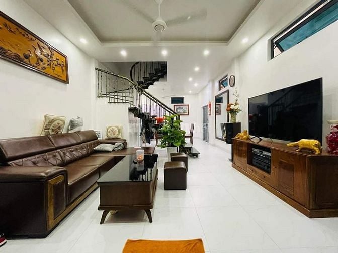 Siêu phẩm Tây Hồ lộng gió – Lô góc – 45m2 x mt 4.5m giá chỉ 5.5 tỷ.