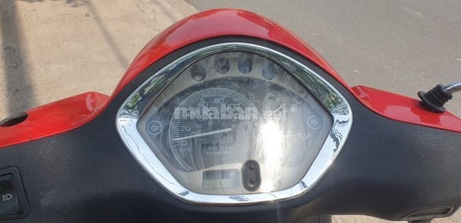 Cần bán piaggio lyberty biển sài gòn keo vỏ chưa lột, máy còn ngon.