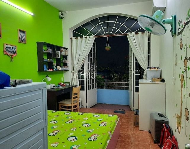 Chính chủ bán nhà 3 tầng, 4 phòng ngủ ngay trung tâm quận Phú Nhuận