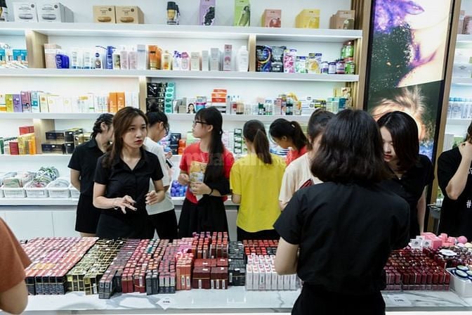 Tuyển nhân viên bán hàng cho 2 vị trí