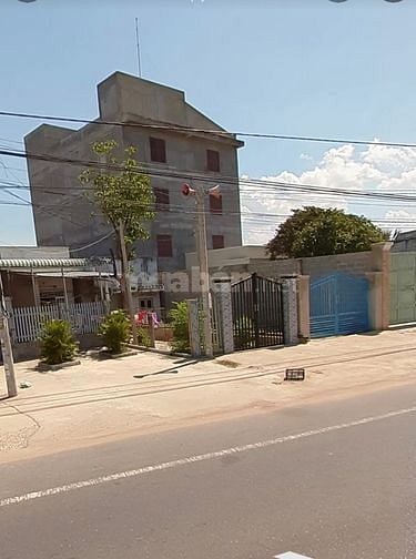 Cần Bán Nhà Yến Mặt Tiền Nguyễn Tất Thành,TT Chợ Lầu,DT:14x43m 4 Tầng 