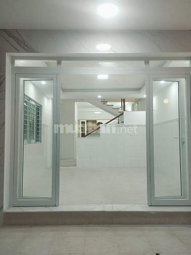 cần bán gấp nhà đường Lạc Long Quân,P.3,Q.11- dt: 33,25m2 SHR