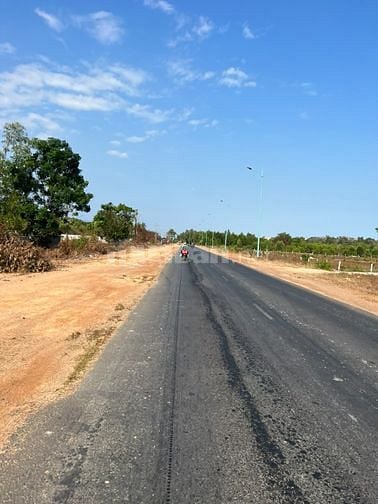 Bán đất Mặt tiền đường số 4, 5x20m, full thổ cư,KDC SGHT,Tân Bình,LaGi
