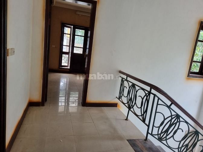 Cho thuê nhà 30m2, 4 tầng, 3 ngủ ngõ Hoàng hoa thám