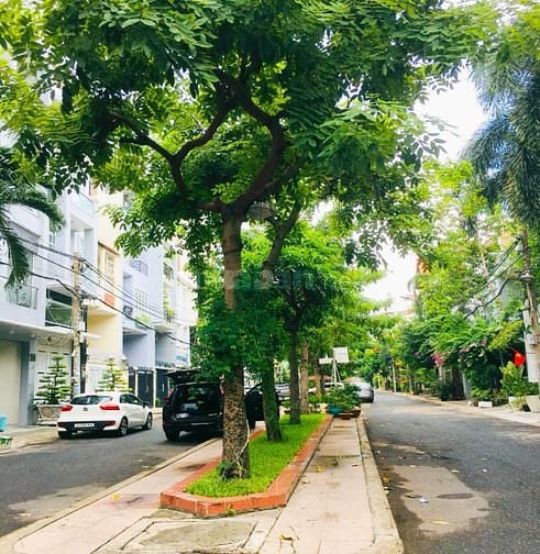 Cho thuê Nhà view Hà đô Centrosa - gần Vạn Hạnh Mall ( CÓ HẦM ĐỂ Ô TÔ)