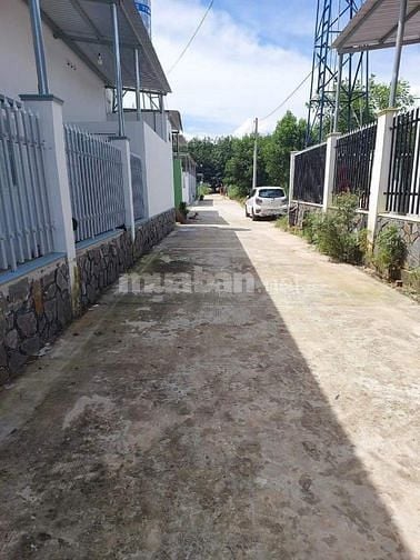 Bán gấp lô đất thổ cư , trung tâm thị xã , gần tiện ích, giá rẻ
