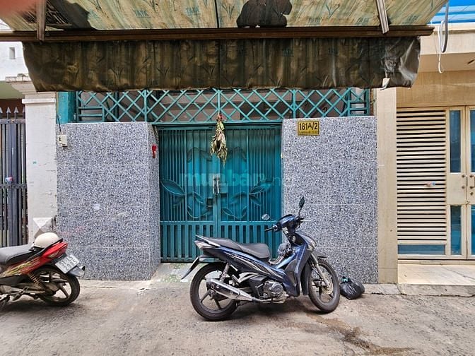 Bán nhà hẻm 181 Âu Dương Lân, P.2, Quận 8, DT 4.49x19.78m, 3 lầu