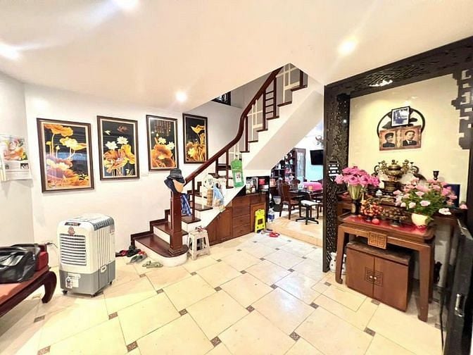 BÁN NHÀ NGÕ 575 HOÀNG HOA THÁM 27m 2,5 tầng , cần tiền bán m