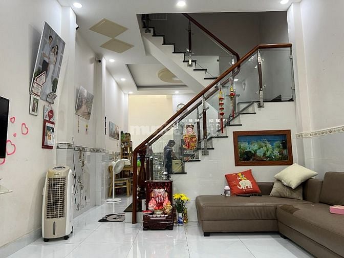 Bán nhà 2 tầng, 2 phòng ngủ, 52m2, hẻm xe hơi, Tân Thới Nhất, Q12