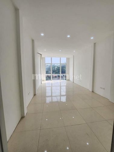 Bán nhà 5 tầng DT 40m2 MT 4m mặt đường Lạc Long Quân, gần uỷ ban quận.
