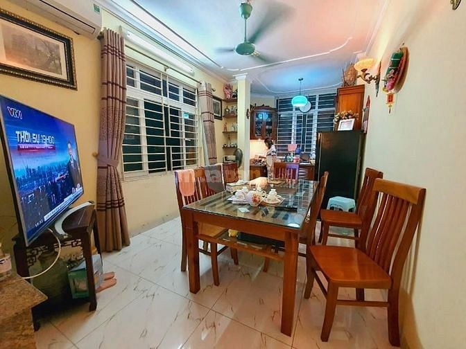 Cần bán gấp nhà Đội Cấn,giảm 500tr còn 4.8 tỷ- DT 38m2-6T -15m ra phố.