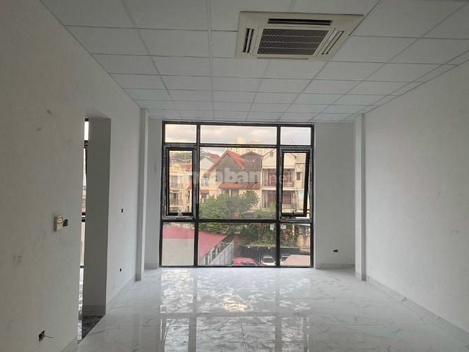 Tòa văn phòng Phố Kim Mã 4 tầng,thang máy,420m2, 2 mặt tiền, KD tốt