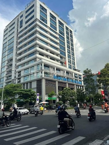 Mặt Tiền 6 Tầng, Q.10 Ngay ĐH Kinh Tế, DT (4,2 x 20) Có Vỉa Hè, HC