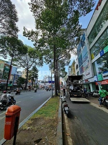 Kèo thơm, bán nhà 4 tầng, gần đường trần hưng đạo. Xe hơi đỗ cửa. 