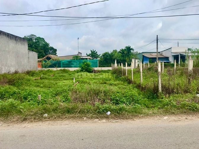 BÁN GẤP LÔ GÓC 307M2 MẶT TIỀN KCN, SÁT CHỢ TIỆN XÂY TRỌ. GIÁ 560TR 
