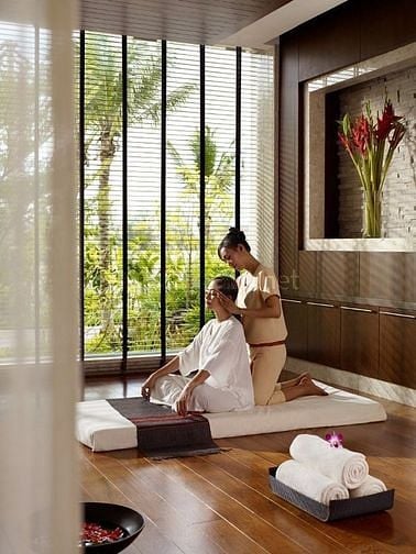 Em nhận massage chuẩn tại nhà Khách