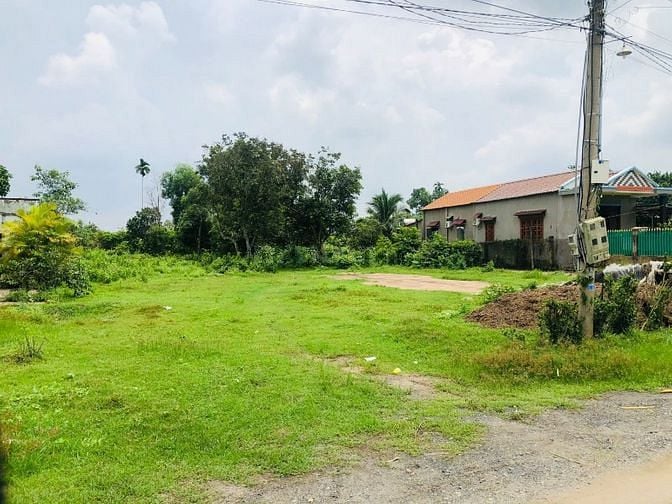 CẦN VỐN BÁN GẤP (2.022M2 - 300TR) SÁT KCN BECAMEX,GẦN TTHC DÂN ĐÔNG