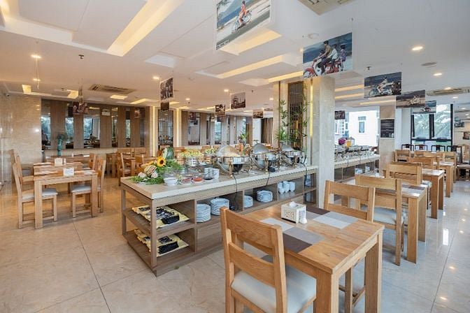 Bán khách sạn 4 sao đường Trần Phú - Nha Trang - view biển và núi