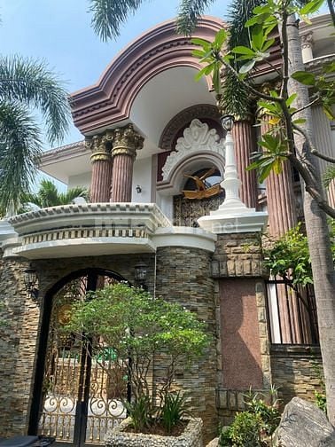Bán Tòa LÂU ĐÀI Châu Âu Thảo Điền QUẬN 2. CN 500m2. Tặng HẾT nội thất