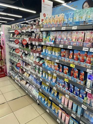 Cửa hàng tuyển Tạp Vụ Dọn Dẹp và Phụ Lấy Hàng Cho Khách