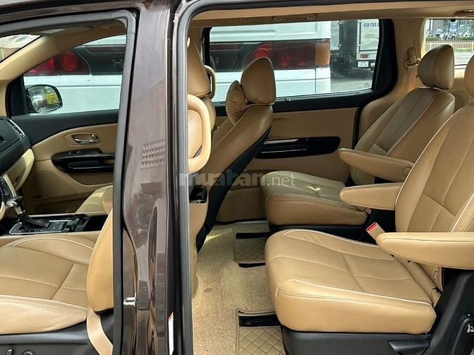 Kia Sedona 2017 phiên bản đặc biệt 2 cửa sổ trời 