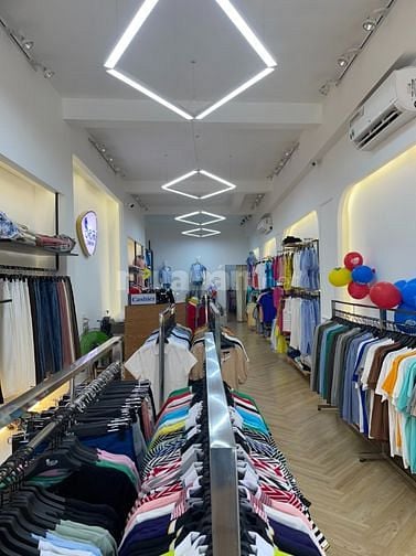 Cho thuê nguyên căn nhà mặt tiền 996 Cách Mạng Tháng TÁm Q.Tân Bình
