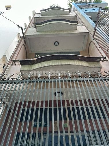 Cho thuê nhà 207/1 Lý Thái Tổ, P9, Q10. DT: 3.2x10,2m, 2 lầu, ST, 3PN