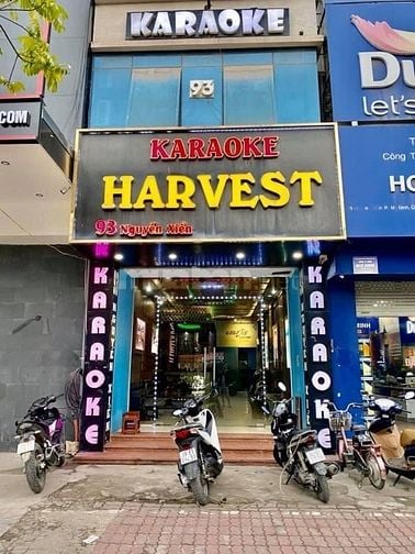Tuyển gấp nữ nhân viên phục phòng karaoke