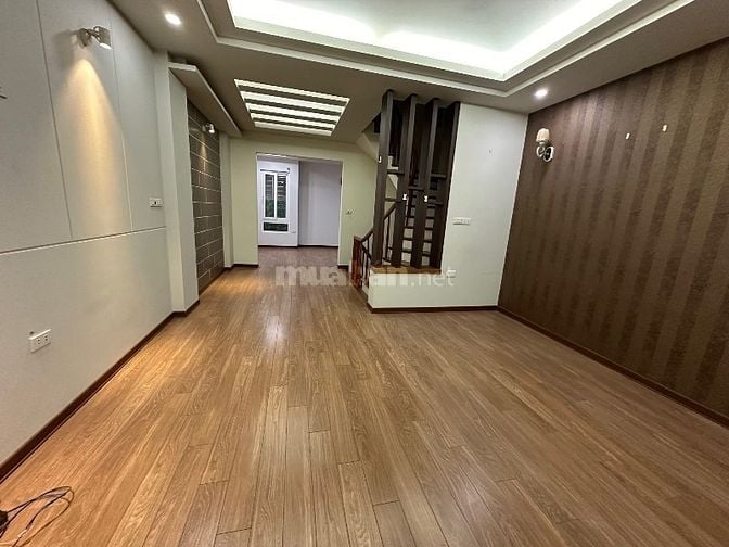  Bán nhà ngõ 4 phương mai Dt 45m x4T mt4 oto giá 17,6 tỷ