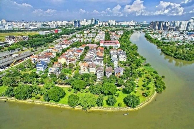 Bán biệt thự 2 góc mặt tiền,view sông sát ĐH RMIT,giá rẻ,DT 14x18m