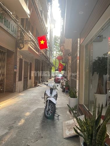 Chính chủ cho thuê cả toà nhà, phân lô khu Chùa Láng, Đống Đa, DT 61m2