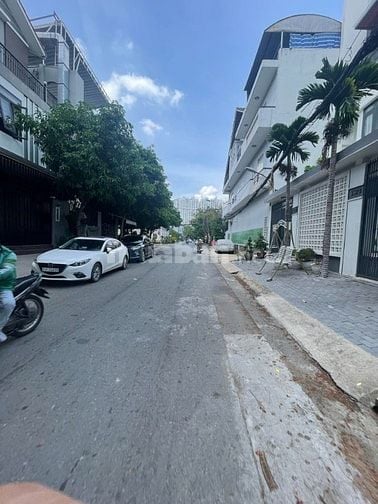Bán Đất Biệt Thự Làng Đại Học AC, DT: 20x25 . Giá :45 tỷ.Sổ Hồng 