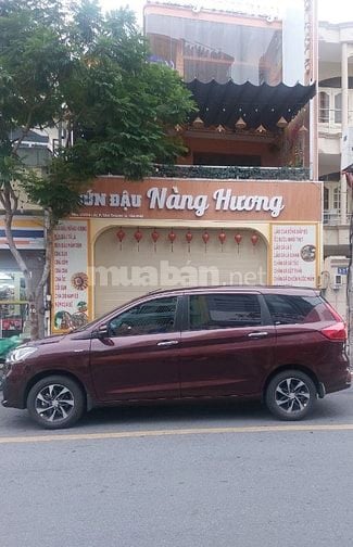 Bán Nhà mặt tiền 8x18m, 3 tầng, sân rộng, ngay trung tâm quận, 27tỷ