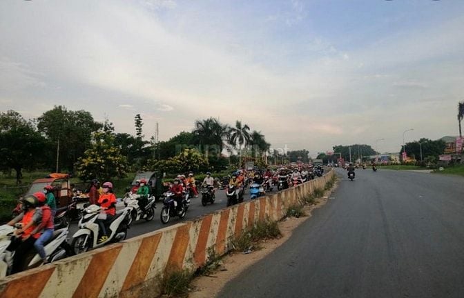 KẸT TIỀN BÁN ĐẤT MẶT TIỀN ĐƯỜNG HÙNG VƯƠNG CACH KCN PHƯỚC ĐÔNG 500M