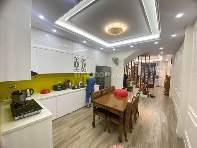 Cần Tiền Bán Nhà Đ.Ngô Gia Tự Quận 10 4tỷ2/ 40m2 có Hđ thuê 16tr/th