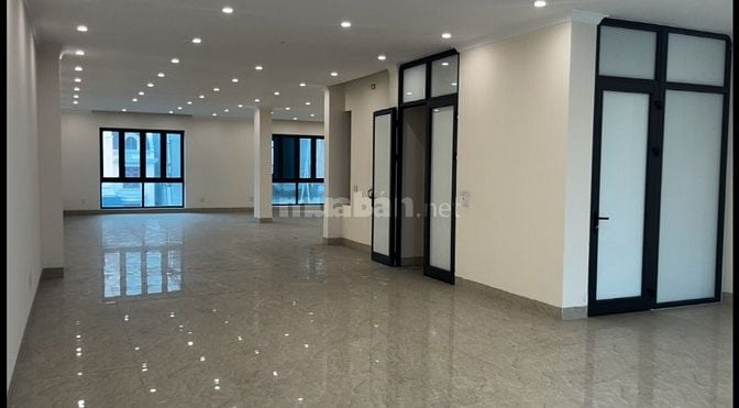  Cho thuê 440m2 mặt bằng kinh doanh mặt đường lớn Trần Phú- Từ Sơn-Bắc