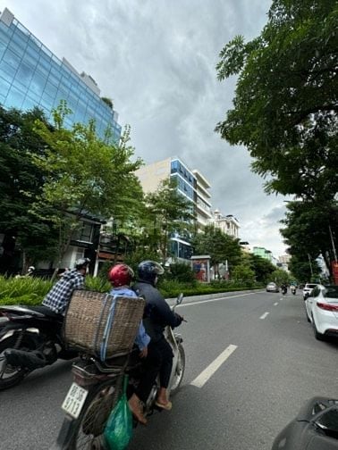 Bán gấp lô đất ngõ 603 Lạc Long Quân, Tây Hồ, DT 438m2 3 mặt thoáng.