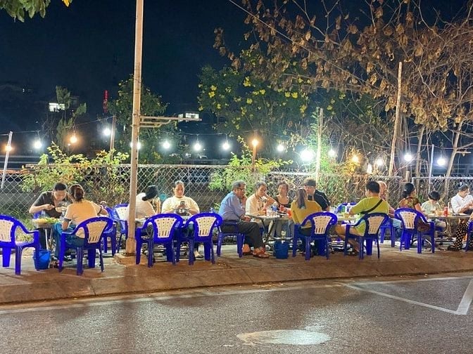 Lẩu Thái Bếp Việt Quận 7 cần tuyển: NAM/NỮ PHỤ BẾP;  NAM/NỮ PHỤC VỤ