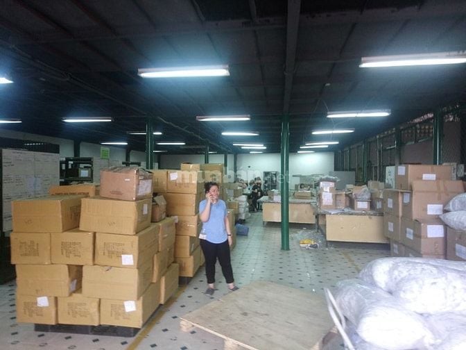 Cho thuê kho diện tích 250m², 405m², 588m² mặt tiền đường Trường Sơn