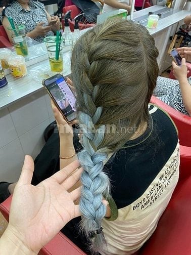 Salon Trâm Nguyễn tuyển gấp thợ phụ biết gội đầu làm móng, lương cao