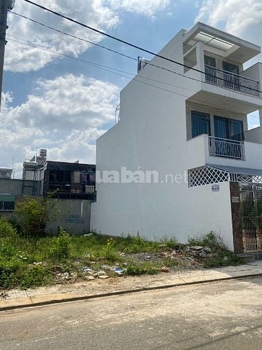 ĐẤT MẶT TIỀN ĐƯỜNG NHỰA 8M ĐỐI DIỆN CHỢ GẦN Vinhomes Q9. Chỉ Hơn 2 tỷ