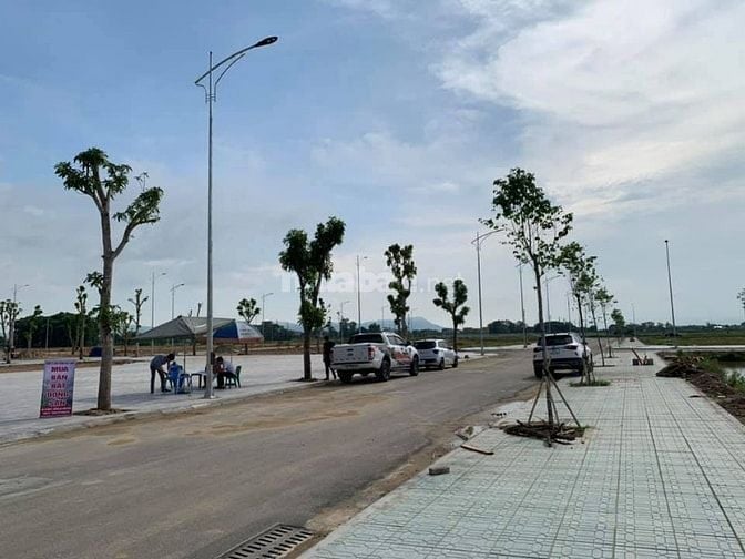 Chính chủ, bán đất biệt thự Đông Sơn, Thanh Hóa, 180m2, view hồ, 2,5ty