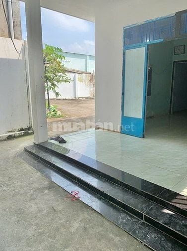 Cho thuê nhà , hẻm betong 4m . DTKV 360m2 ( 10 x 36m ) , nhà 2PN 