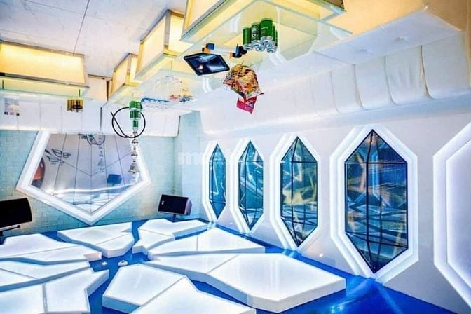 Tuyển 10 Nữ Phục Vụ Lương Cao ( Bao ăn ở Lại )