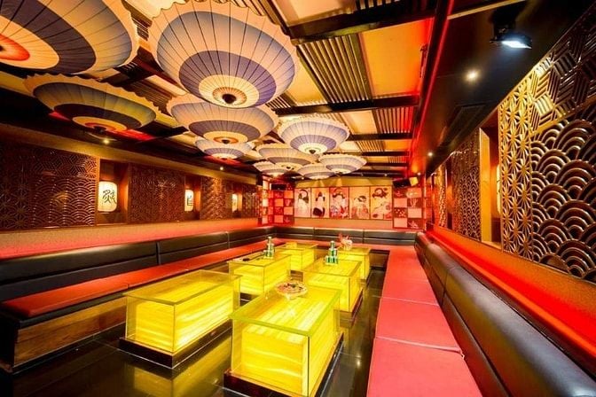 Tuyển Nữ _ Karaoke  _  Lương Cao ( Trả Tiền Trong Ngày ) 