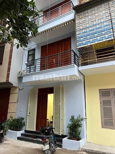 Cho thuê nhà riêng làm văn phòng 60 m2, 4 tầng, số 42 ngõ 156 phố Hồng