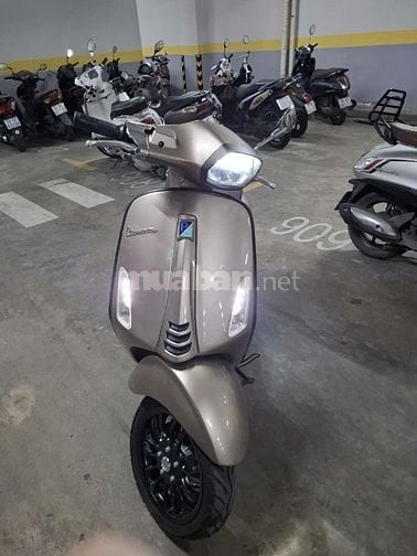 Gia đình cần bán xe Piaggio Vespa Sprint 125, xe mới mua vài tháng